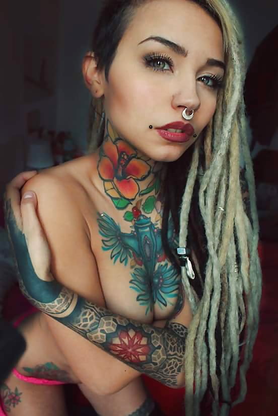 ricas mujeres tatuadas